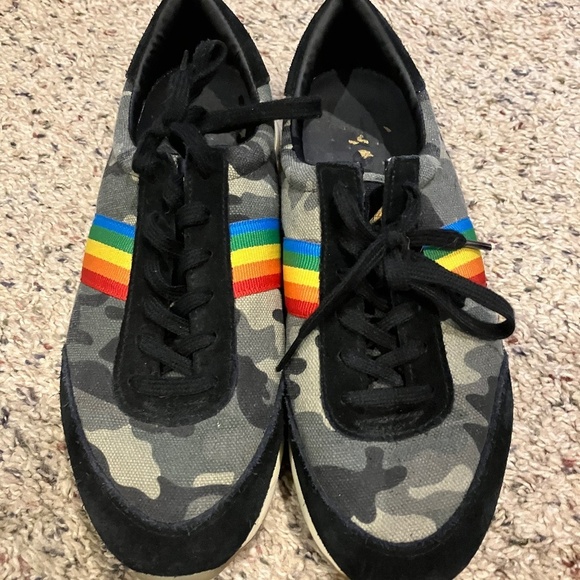 Gola Shoes - GOLA Montreal Camo Sneaker In Dark Khaki/ Black size 8